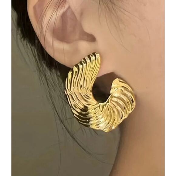 Gold Wavey Earrings - Picture 2 of 2